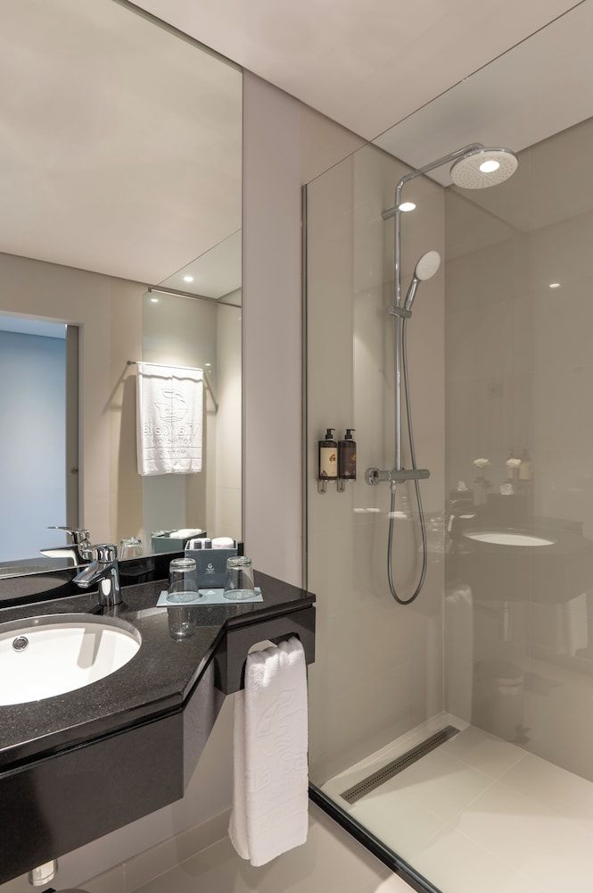 Vila Gale Collection Ponte de Lima Hotel Family Room (Standard, 2 Adults + 1 Child) 5