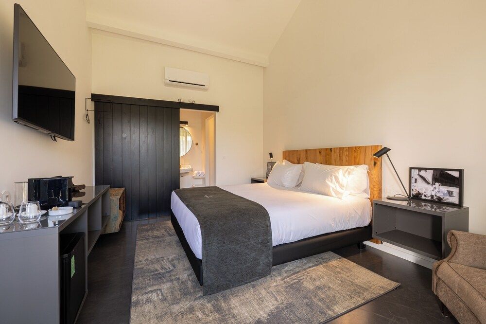 CasaNova Farmhouse Comfort Double Room 6