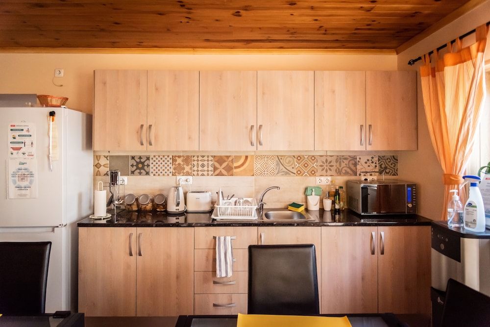 Happy House Standard Twin Room 8