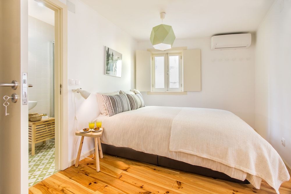 Studio, 1 Bedroom (1)