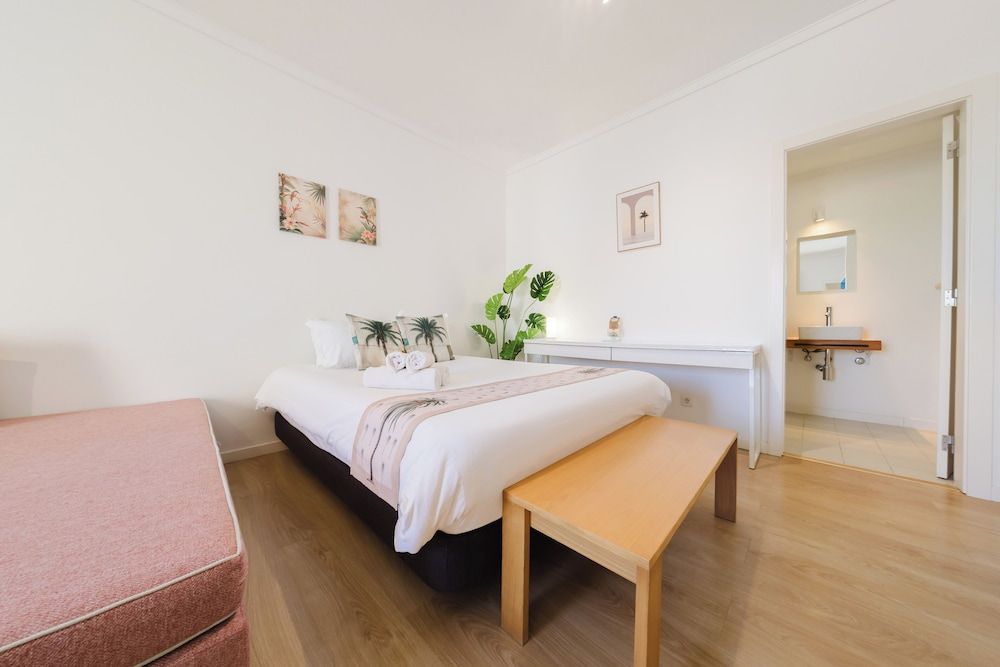 Villa Paraiso Da Caparica Family Room, Multiple Beds, Non Smoking, Pool View 3