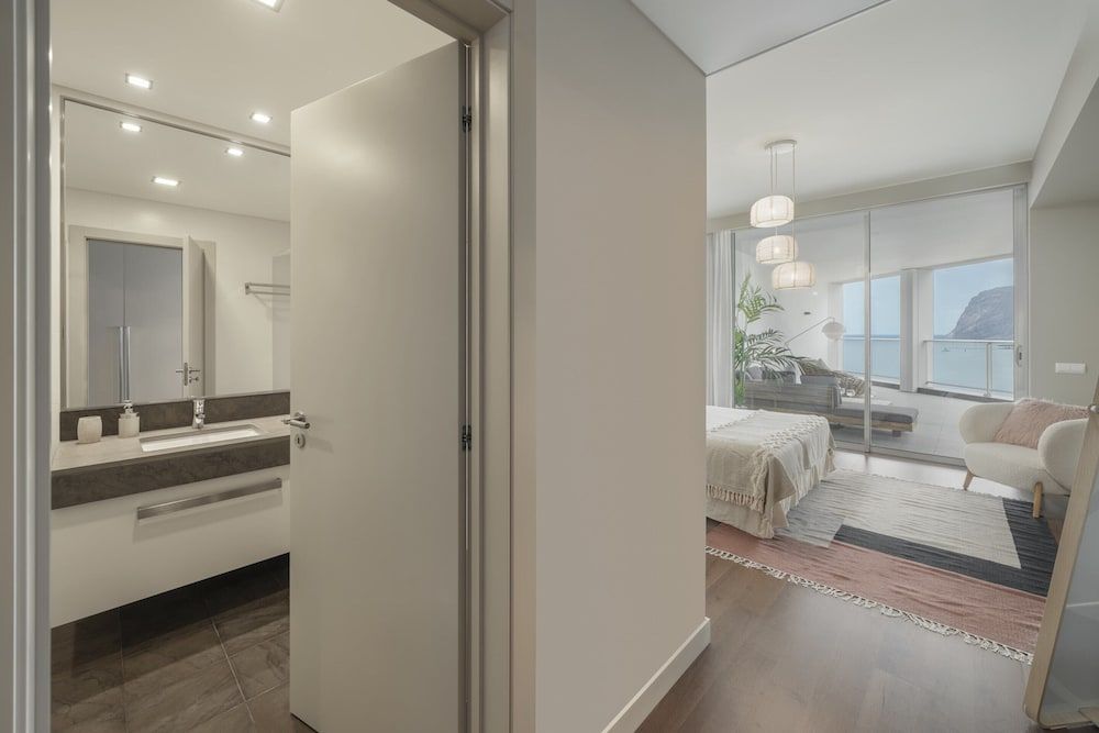 Basic Apartment, Multiple Beds