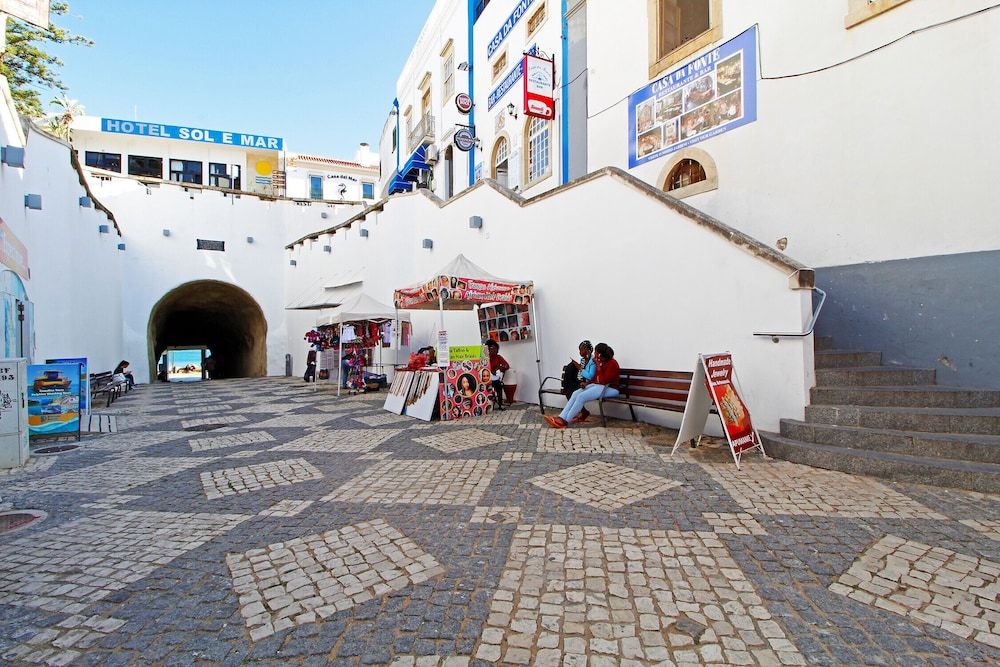 Albufeira Central 1 by Homing