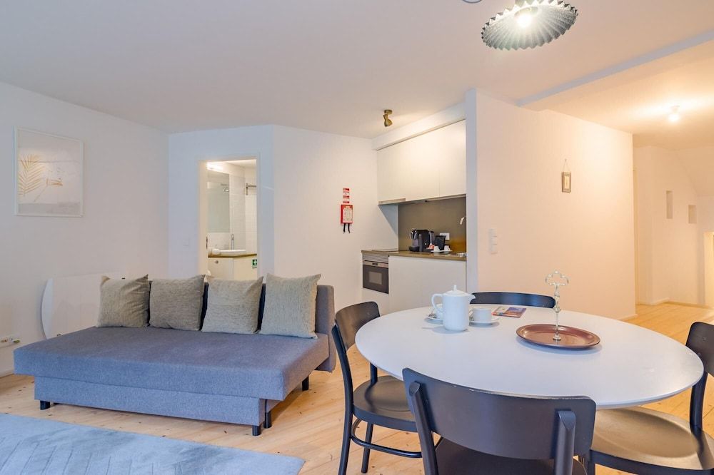Apartment, Smoking