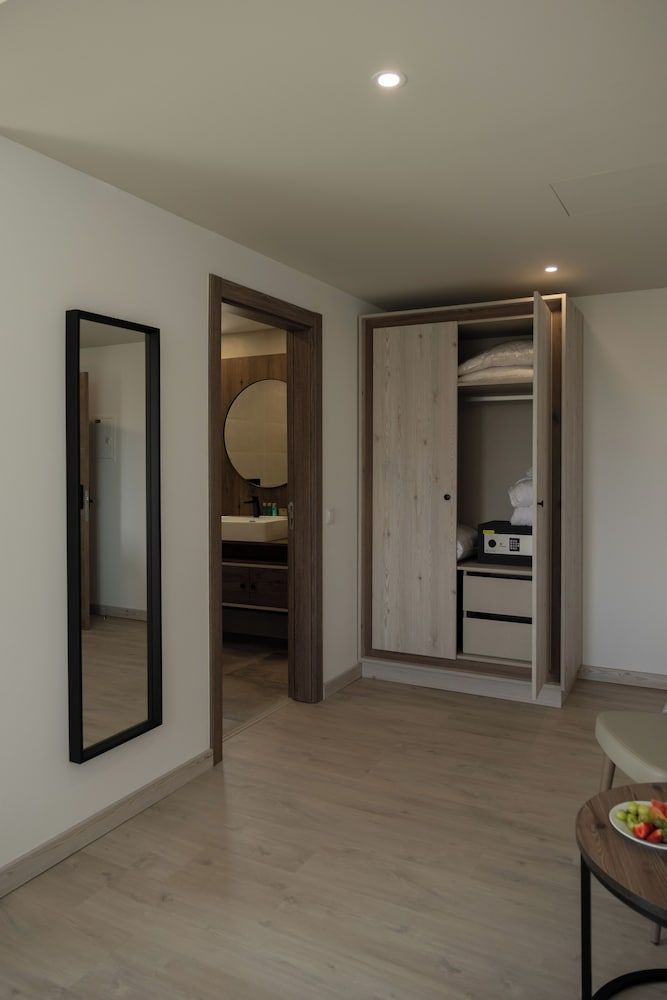 Ria Formosa Guest House Deluxe Room 3