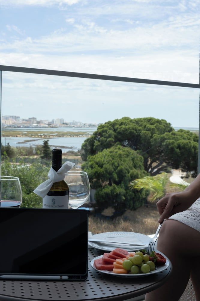 Ria Formosa Guest House Deluxe Room 5