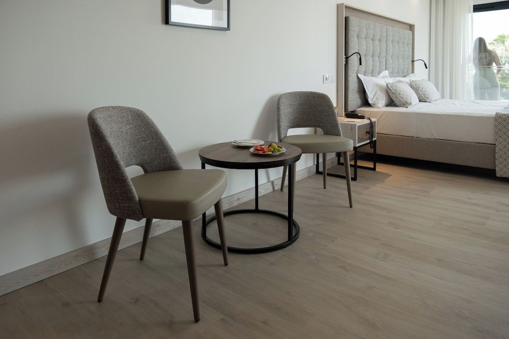 Ria Formosa Guest House Deluxe Room 4