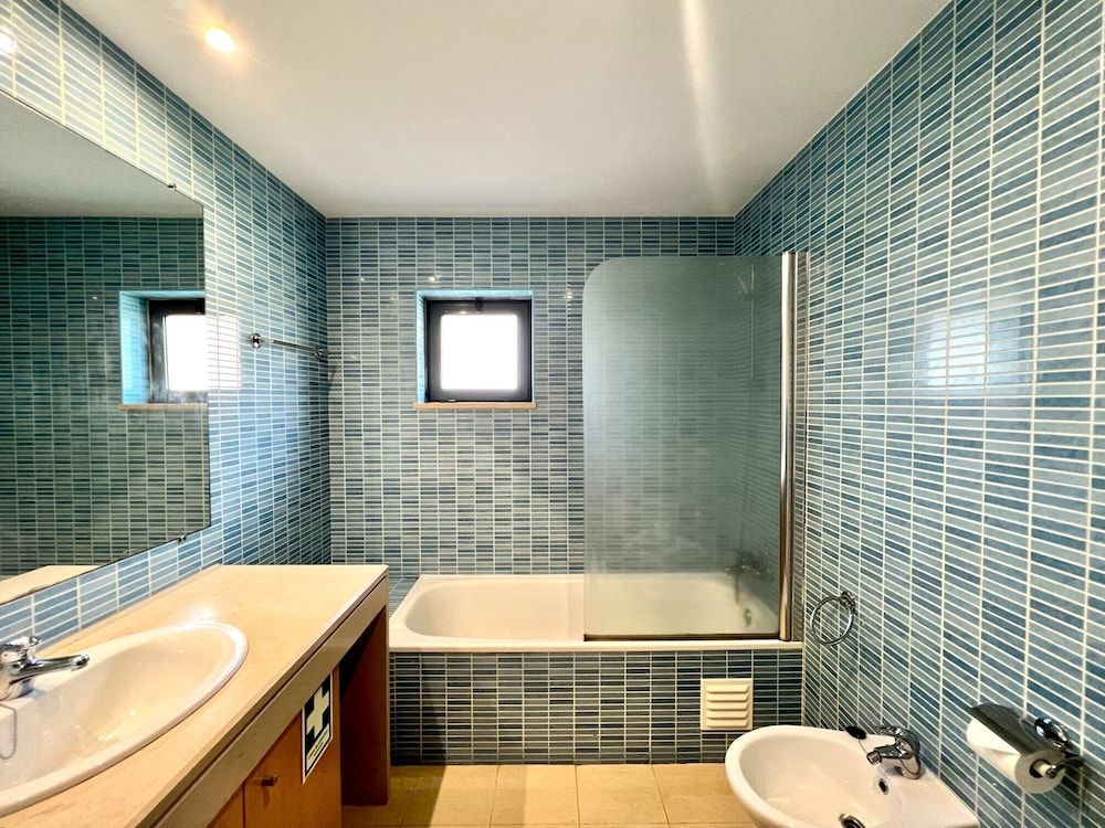 Albufeira Modern 3 With Pool by Homing Apartment, 2 Bedrooms, Pool Access 24