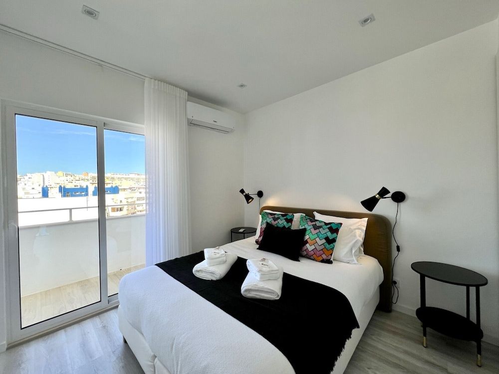 Faro Deluxe by Homing Apartment, 3 Bedrooms, Terrace 4