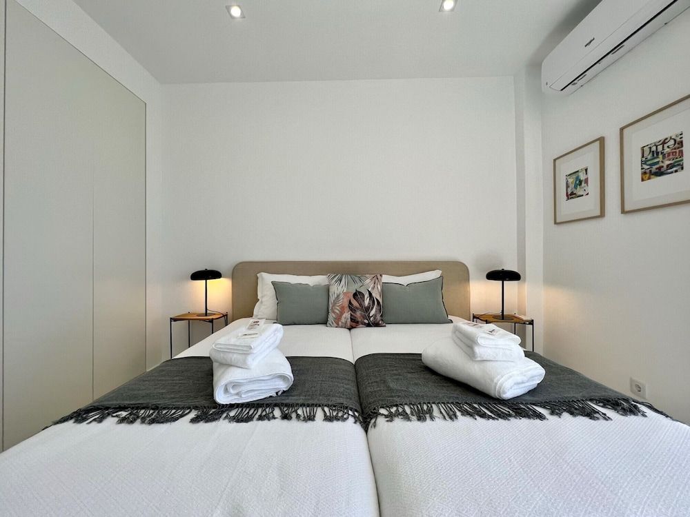 Faro Deluxe by Homing Apartment, 3 Bedrooms, Terrace 8
