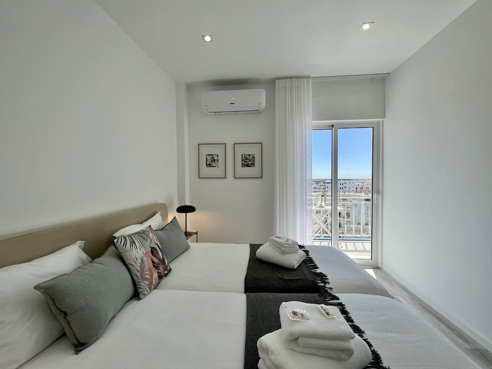 Faro Deluxe by Homing Apartment, 3 Bedrooms, Terrace 5