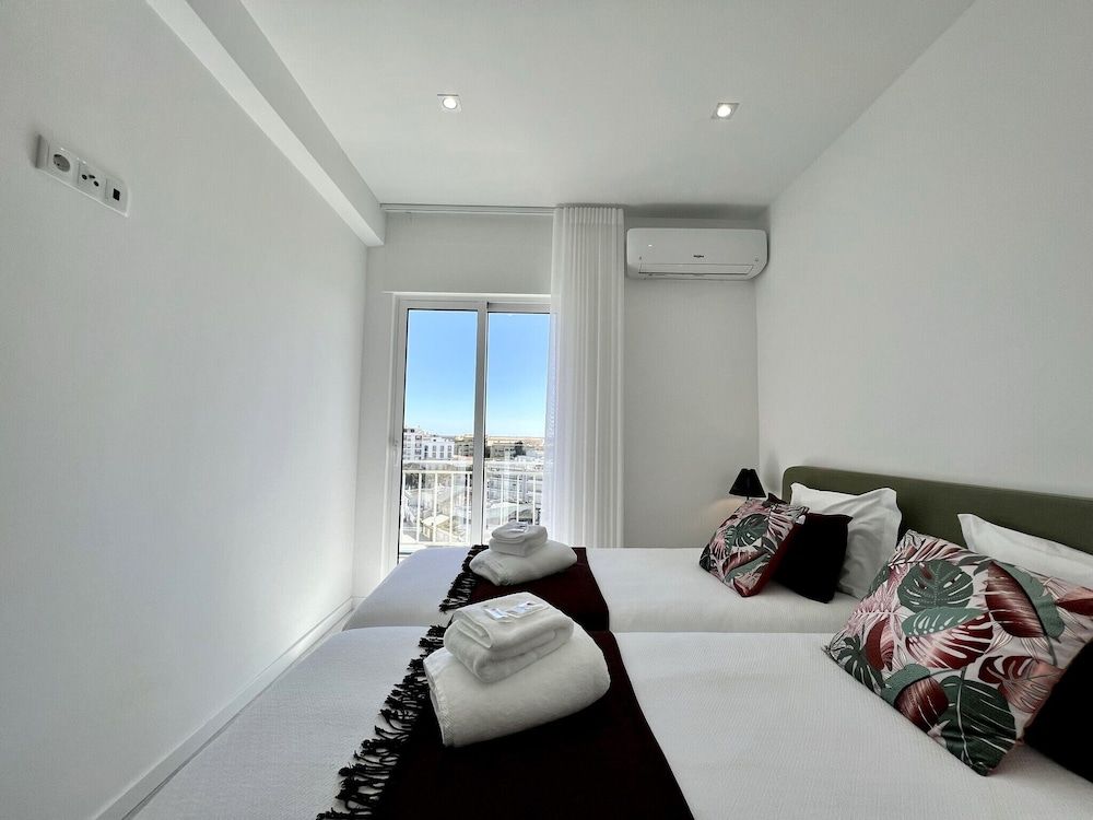 Faro Deluxe by Homing Apartment, 3 Bedrooms, Terrace 10