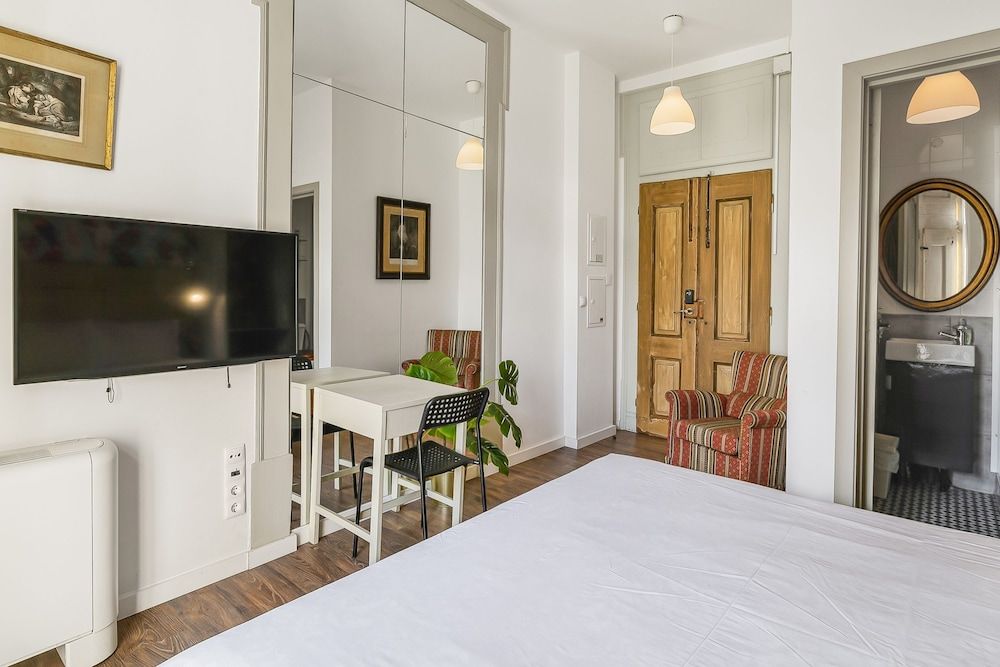 The Indy House | 206 by LovelyStay