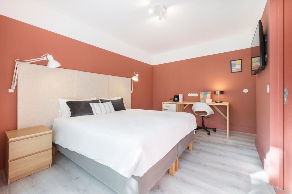 Olala Rainbow Suites Standard Double Room 3