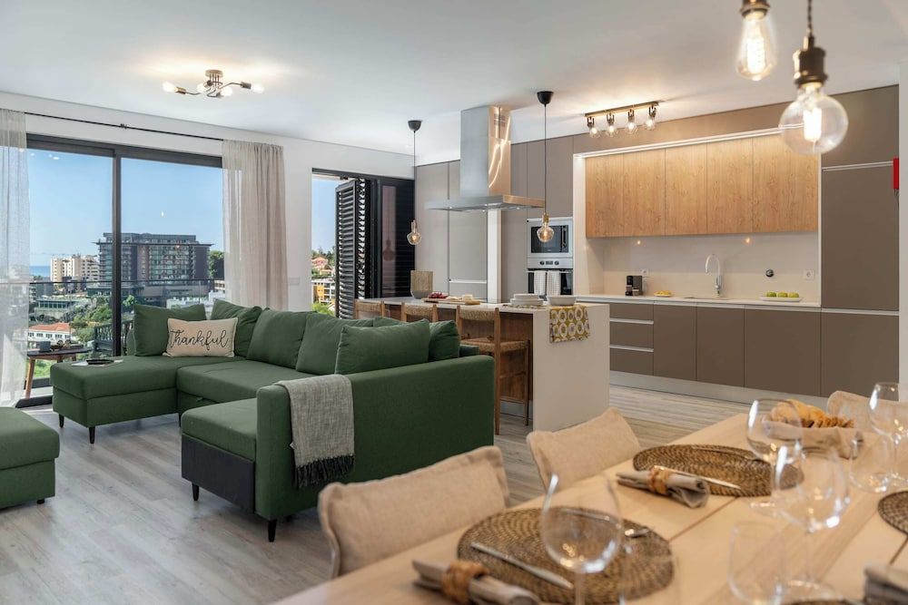 Basic Apartment, Multiple Beds