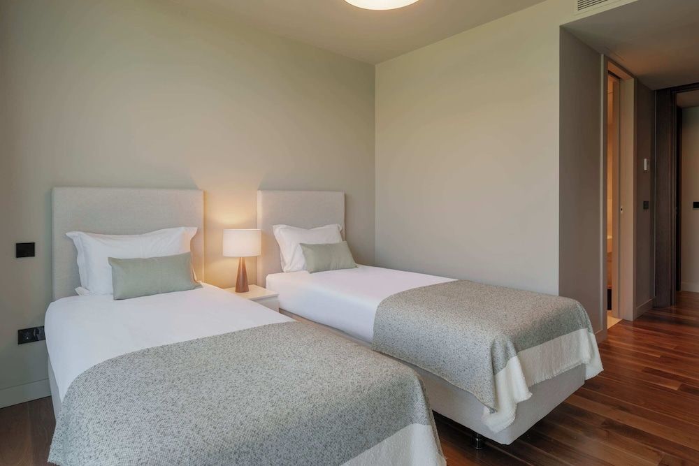 Basic Apartment, Multiple Beds