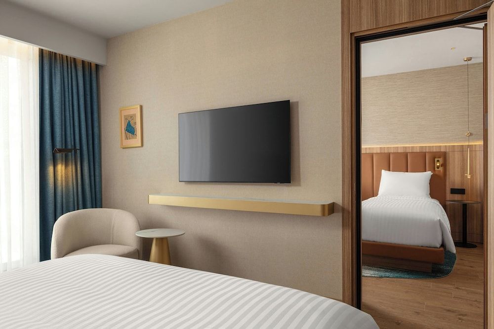 Standard Room, 1 King Bed, City View