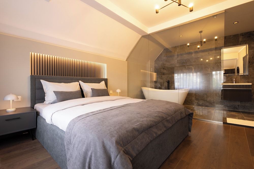 City Suite, City View