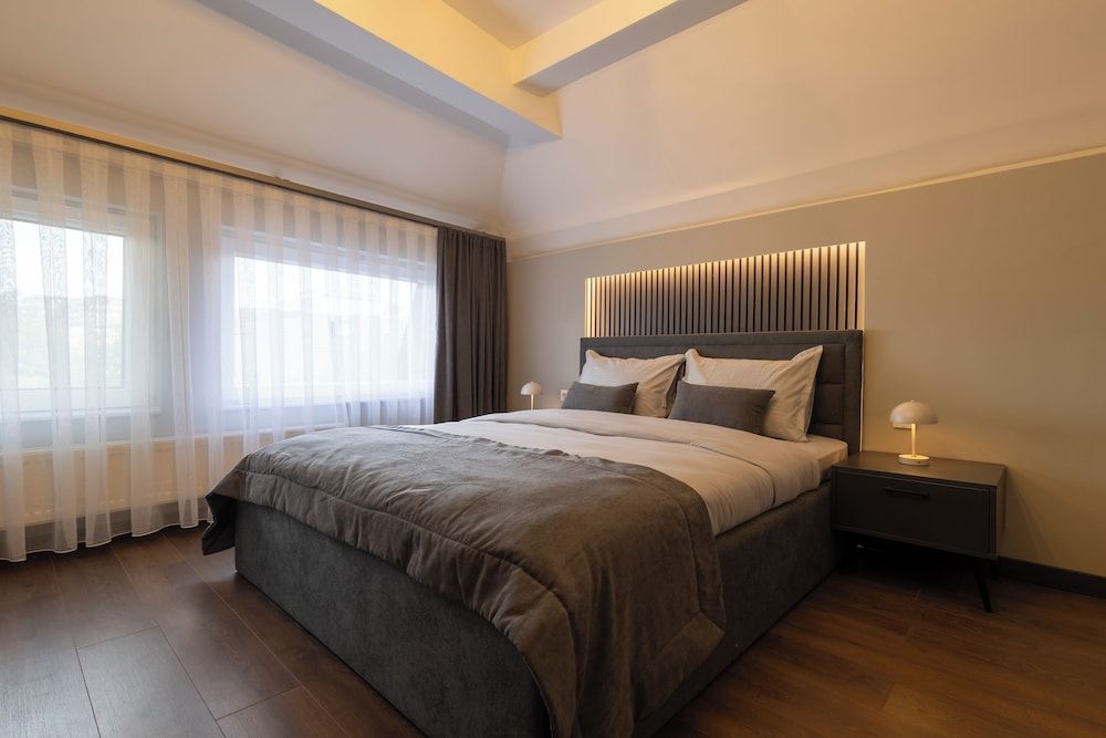 City Suite, City View