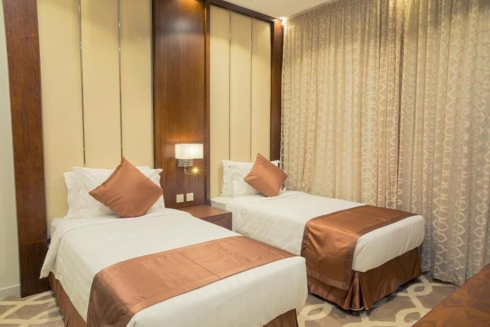 Ninety Two Grand Studio Suite 2