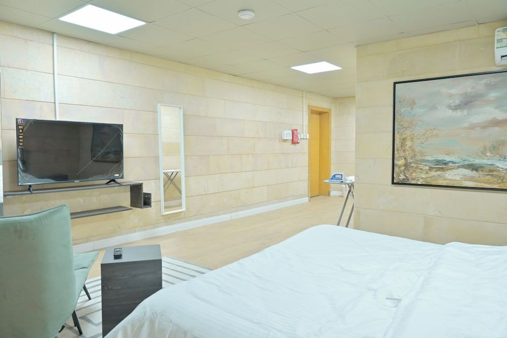 Modern Apartments w Central Location - Ather Luxury Studio Suite 3