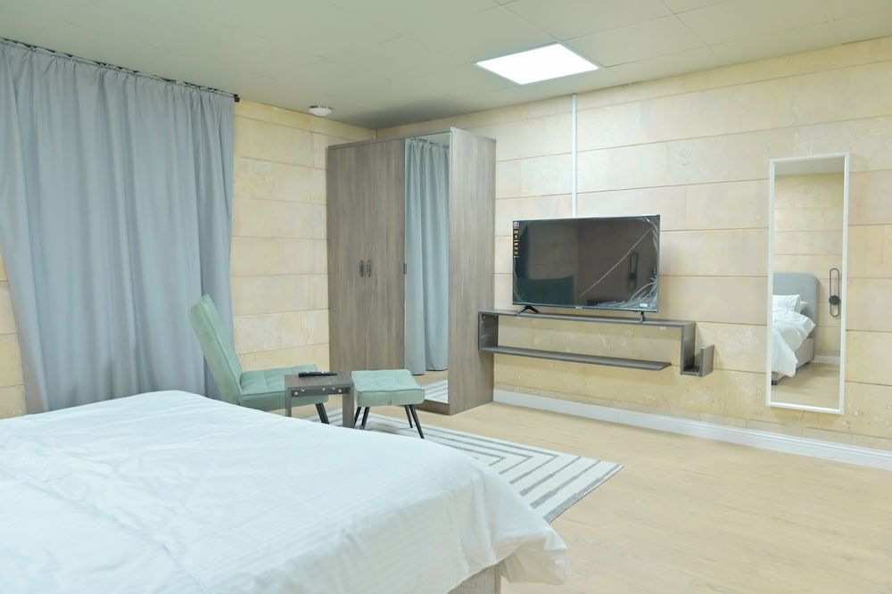 Modern Apartments w Central Location - Ather Luxury Studio Suite 4