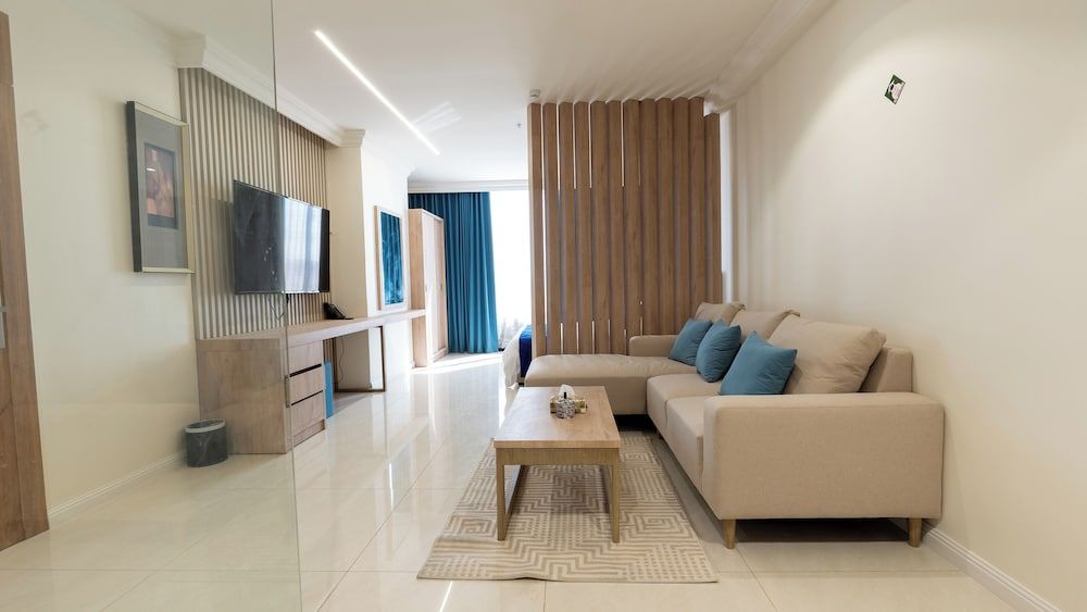 Royal Studio, Sea View