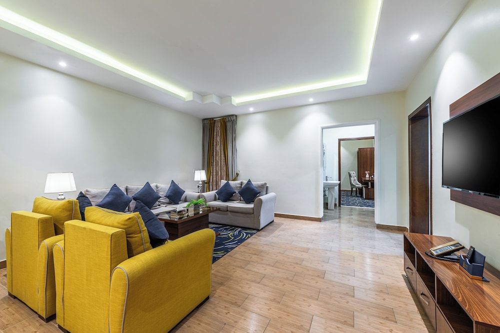 Al Qasr Hotel Suites - Albadie District Family Suite 5