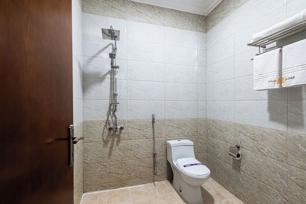 Al Qasr Hotel Suites - Albadie District Family Suite 6