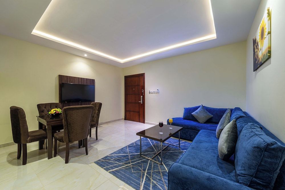 Al Qasr Hotel Suites -King Abdullah Road Family Suite 5