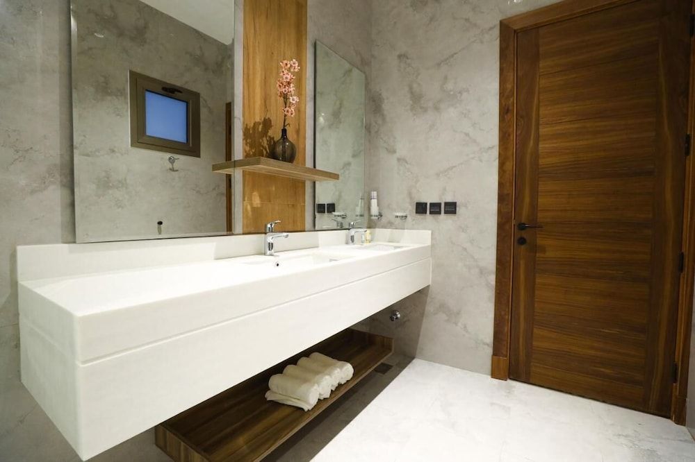 Topaz Al Malqa Hotel One-Bedroom With Balcony 13