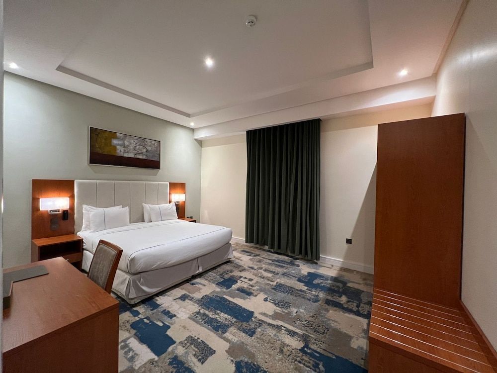 Junior Suite King bed Without View