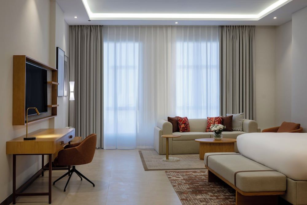 Mercure Hotel Khamis Mushait Deluxe King Room 4