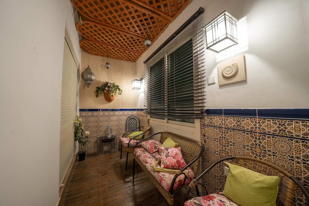 Luxury Three bedroom Apt Al Yasmin