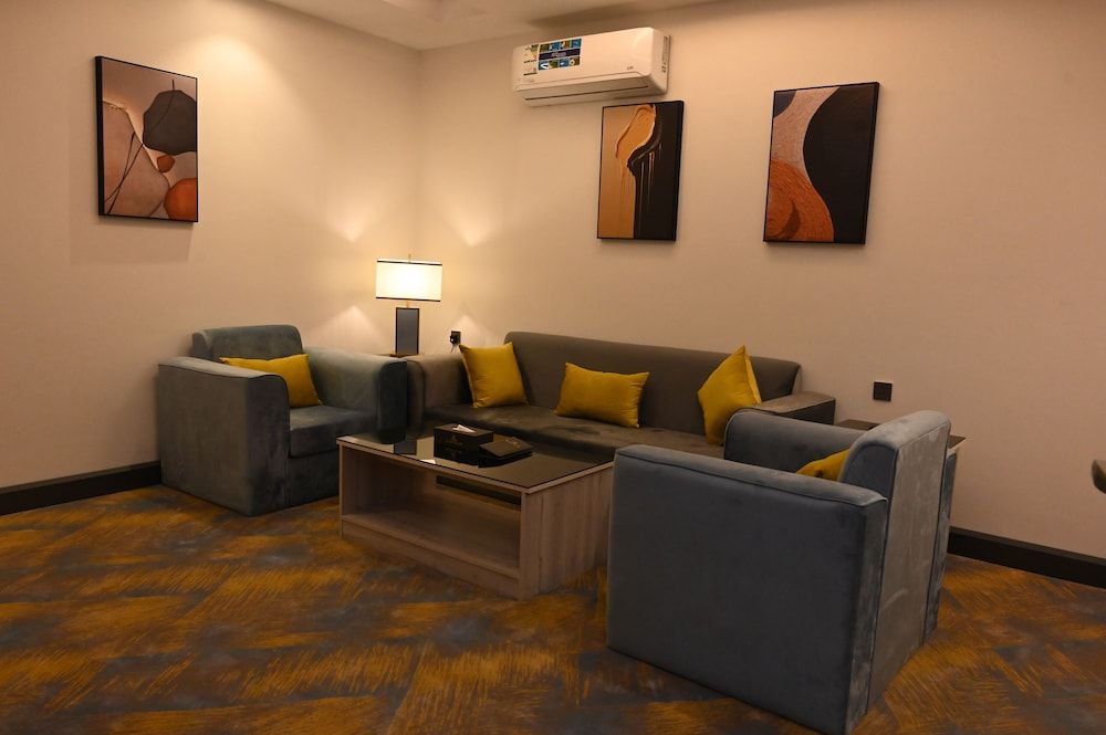 Aman Hotel ALmaali Junior Suite, City View 6