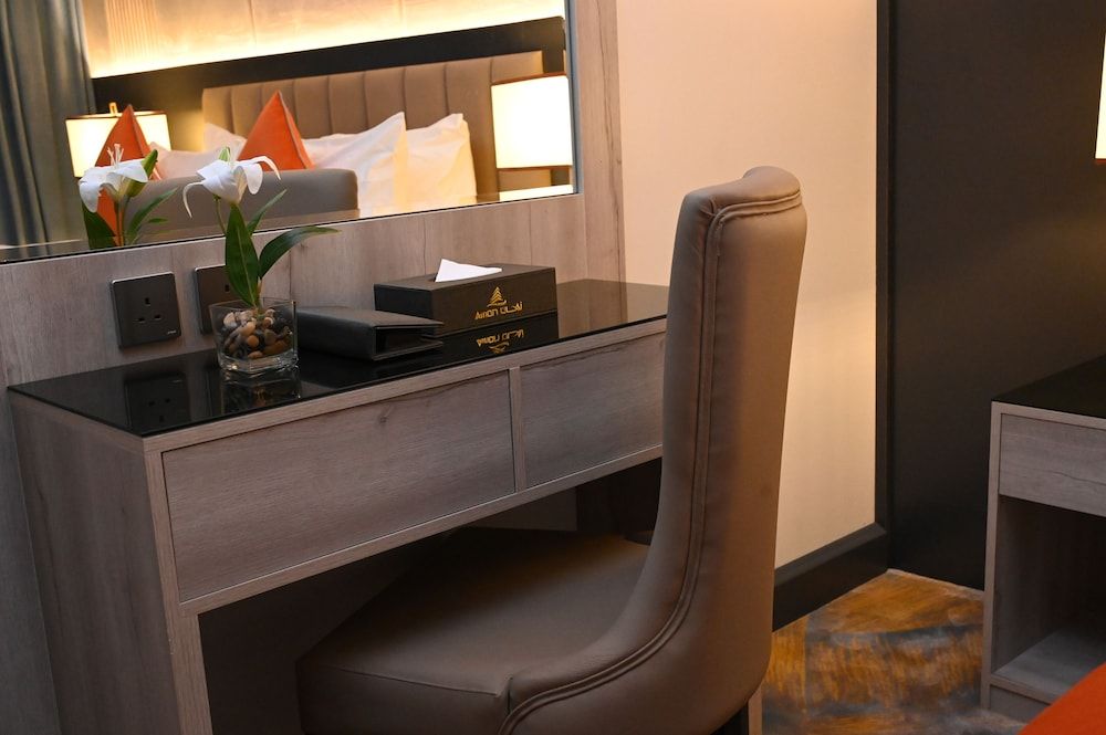 Aman Hotel ALmaali Junior Suite, City View 2