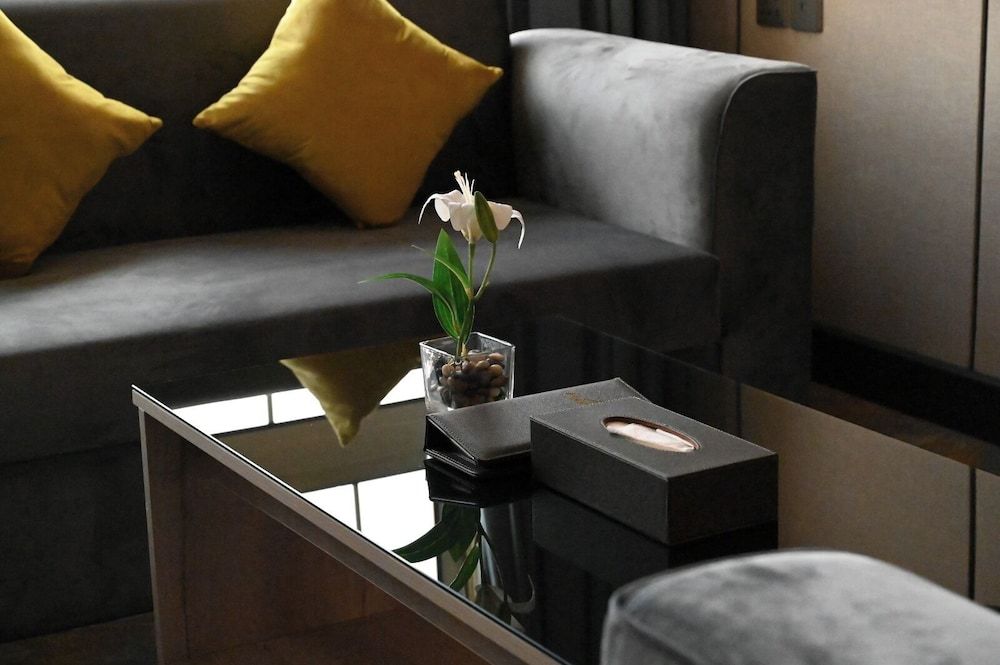 Aman Hotel ALmaali Junior Suite, City View 10