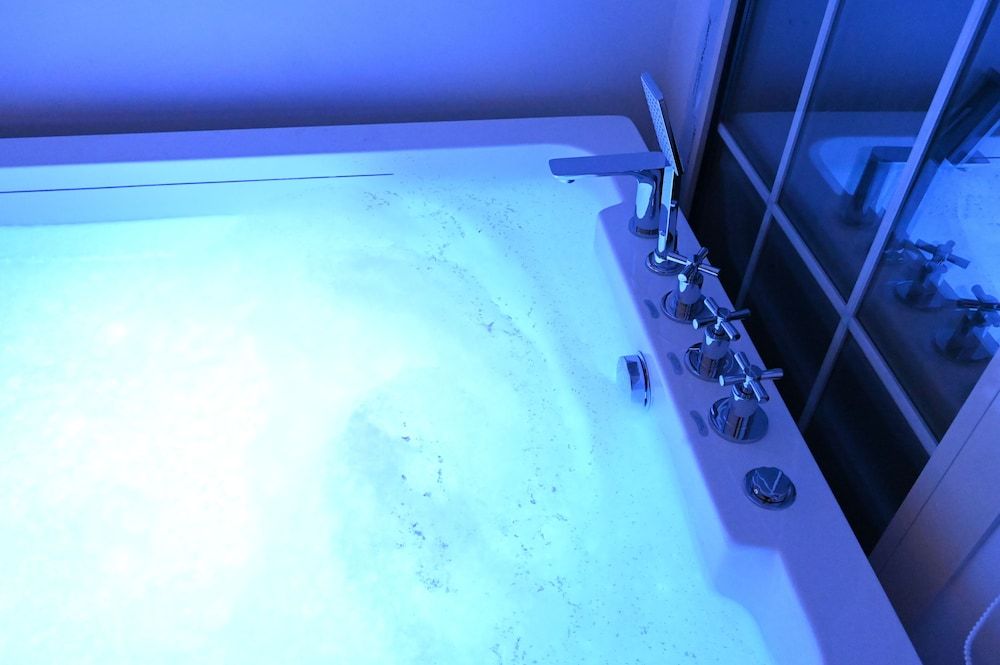 Aman Hotel ALmaali Honeymoon Suite, City View 10