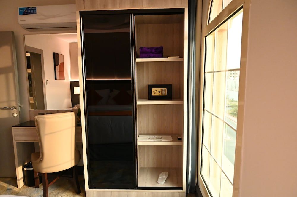 Aman Hotel ALmaali Junior Suite, City View 11