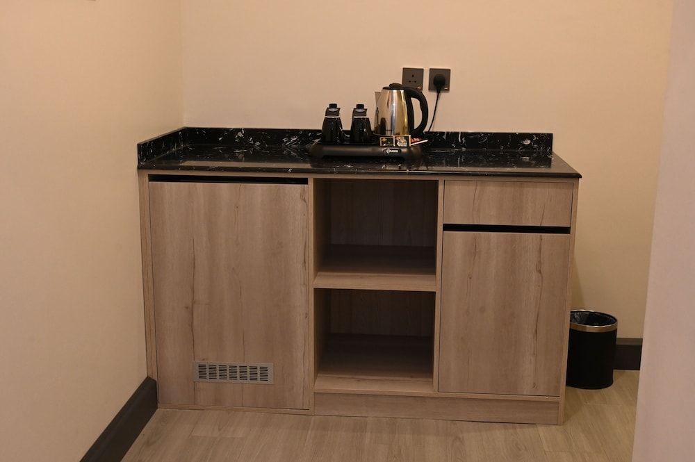 Aman Hotel ALmaali Junior Suite, City View 9