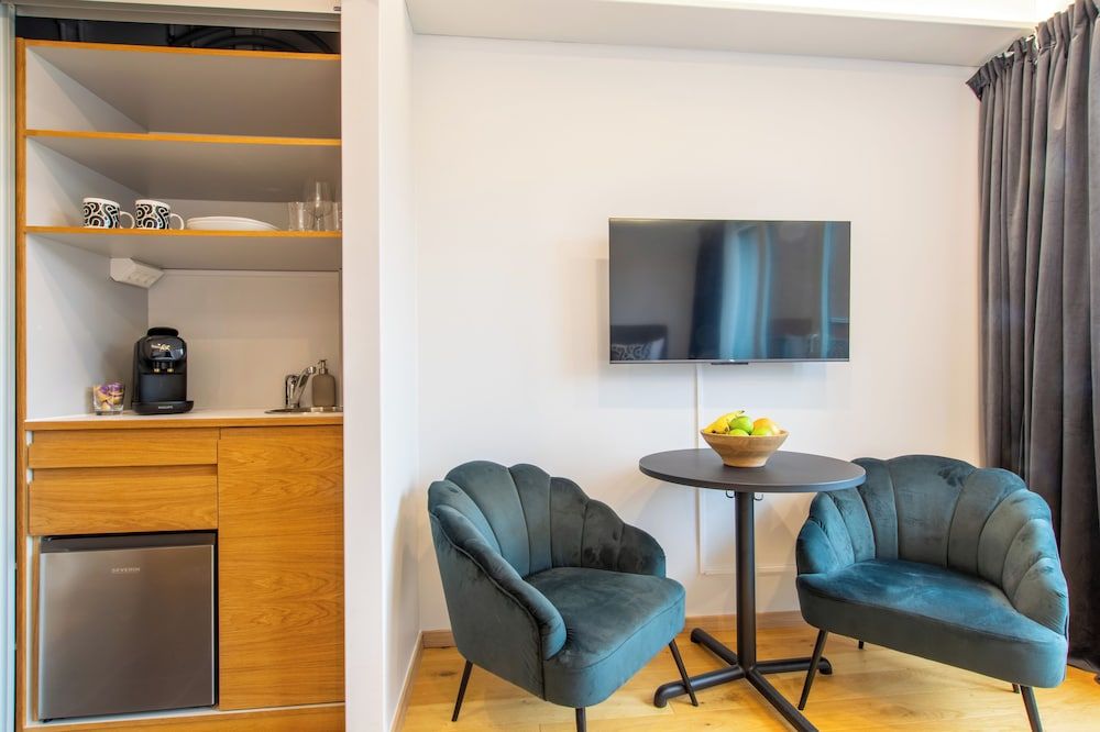 Uptown Hotel Apartments Deluxe Double Room - without kitchen 3