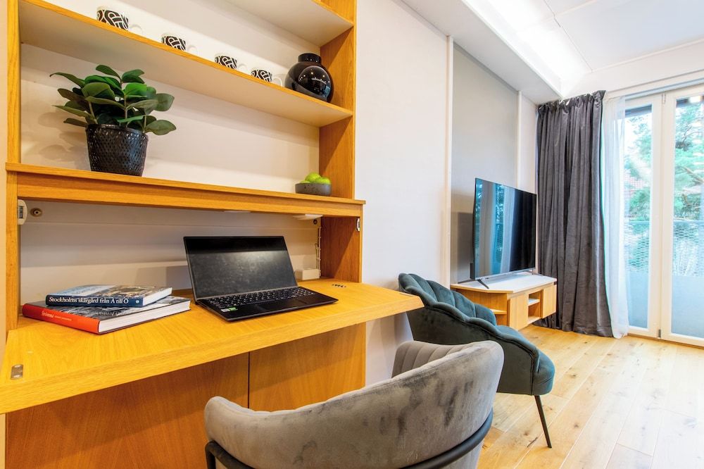 Uptown Hotel Apartments Deluxe One-Bedroom Apartment 6