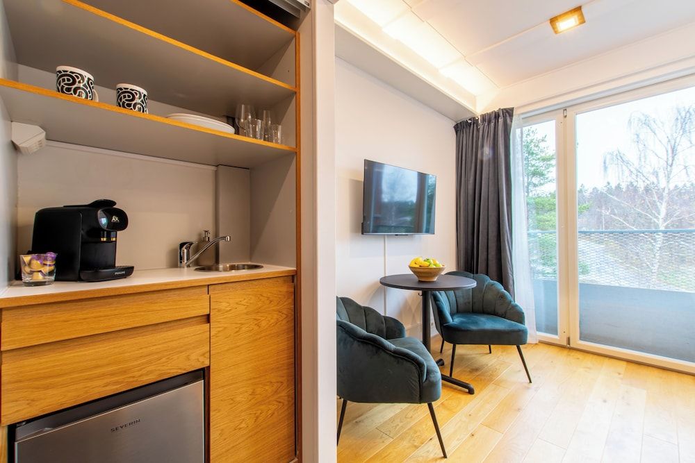 Uptown Hotel Apartments Deluxe Double Room - without kitchen 5