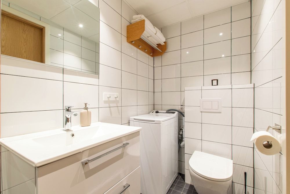 Uptown Hotel Apartments Business Studio 10