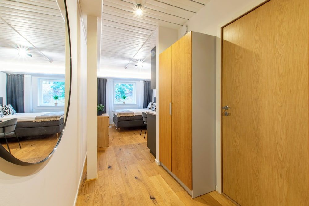 Uptown Hotel Apartments Business Studio 6