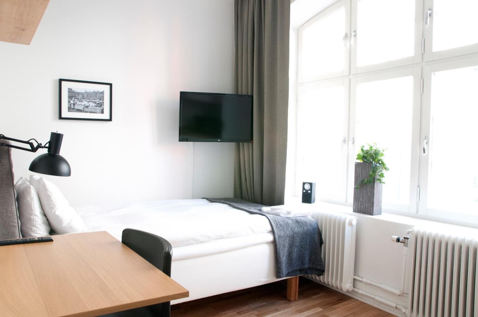 Small Studio (1 Adult)