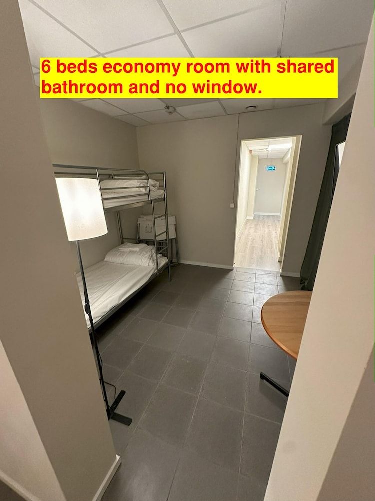 Hotell Bromma 6-Bed Economy Room (shared bathroom, no windows) 4