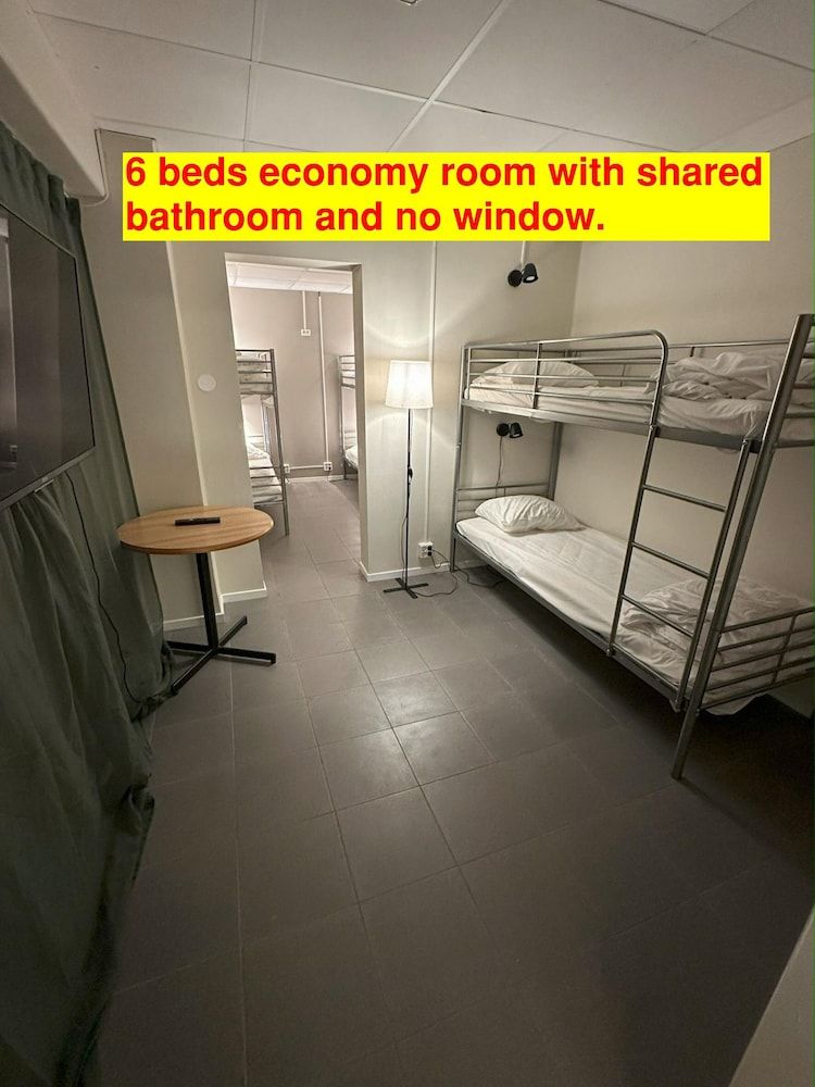 Hotell Bromma 6-Bed Economy Room (shared bathroom, no windows) 2