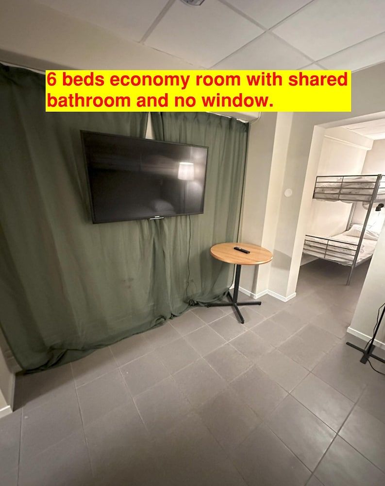 Hotell Bromma 6-Bed Economy Room (shared bathroom, no windows) 5