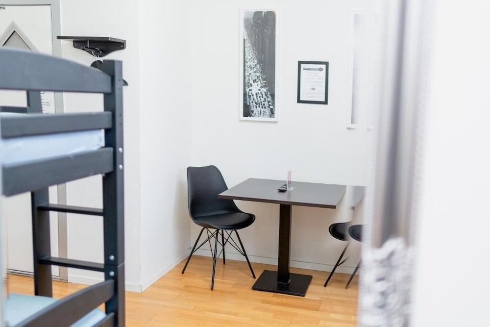 CarlstadCity H Boutique Hotell Economy dubbelrum - utsikt mot innergården, tillval paket lakan/handdukar 95:-SEK p.p./vistelse